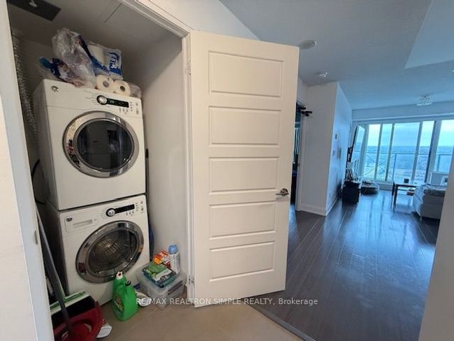 2008 - 1 Uptown Dr, Condo with 2 bedrooms, 1 bathrooms and 1 parking in Markham ON | Image 6