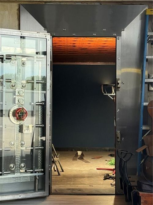 100 Ne 2nd St, Hardin, MO, 64035-7141 | Card Image