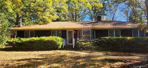 43 Hunter Ave, Miller Place, NY, 11764-3113 | Card Image