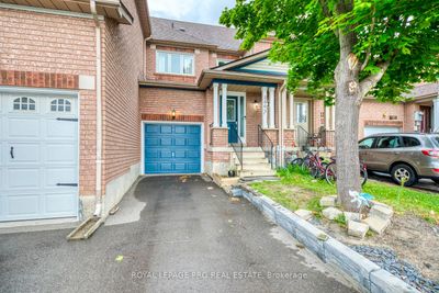 3865 Allcroft Rd, Home with 3 bedrooms, 3 bathrooms and 3 parking in Mississauga ON | Image 2