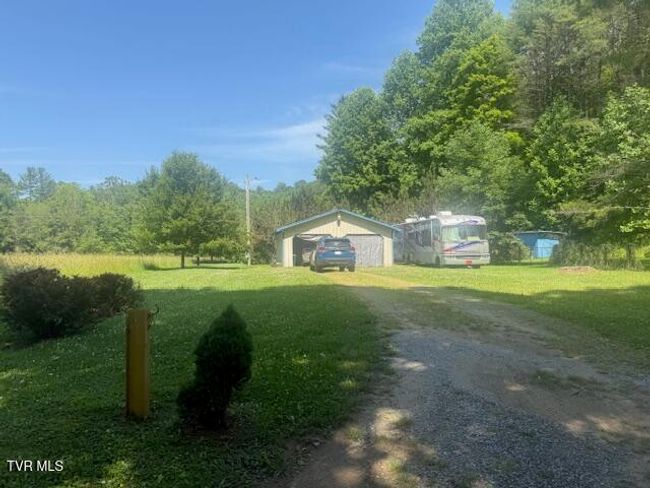 123 Mcmahan Gibbs Rd, House other with 2 bedrooms, 2 bathrooms and null parking in Roan Mountain TN | Image 18