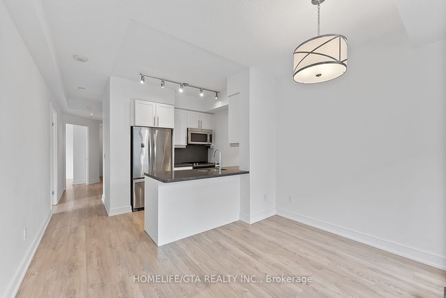 215 - 525 Adelaide St W, Condo with 3 bedrooms, 2 bathrooms and 1 parking in Toronto ON | Image 13