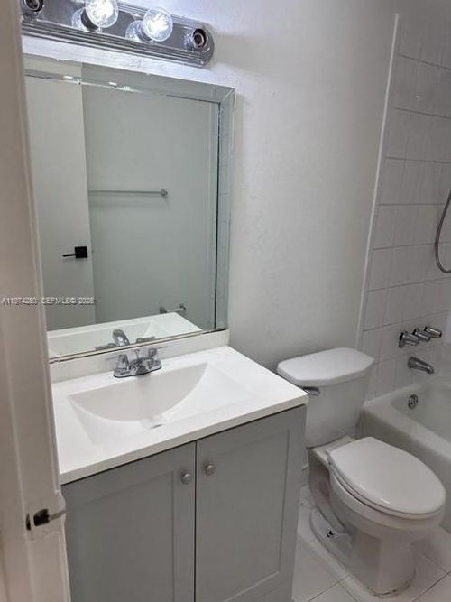 apt-j104-18051 Nw 68th Ave, Hialeah, FL, 33015-3963 | Card Image