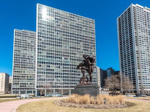 404-330 Diversey Pkwy, Chicago, IL, 60657-6208 | Card Image
