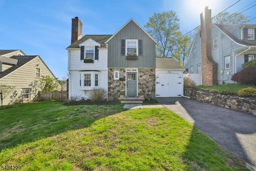 44 Pine St, West Orange, NJ, 07052-4542 | Card Image