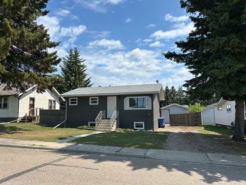5212 50 Avenue Crescent, Eckville, AB, T0M0X0 | Card Image