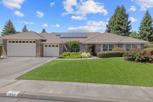 1556 E Paradise Ave, Visalia, CA, 93292-1101 | Card Image