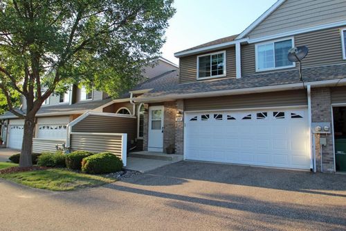 207 Primrose Ct, Vadnais Heights, MN, 55127-6156 | Card Image