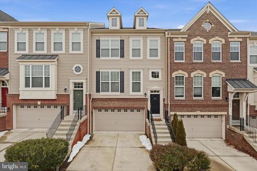 9073 Alexander Way, MANASSAS PARK, VA, 20111-8048 | Card Image