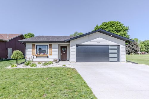 1004 Clayton St, Lake Park, IA, 51347-1034 | Card Image