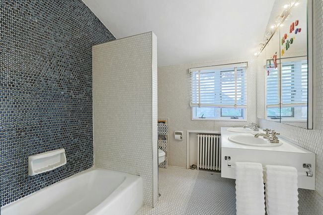 Adjoining Bath | Image 22