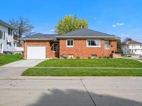 504 2nd Ave Sw, Dyersville, IA, 52040-1505 | Card Image
