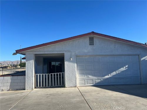 13060 Kiowa Rd, Apple Valley, CA, 92308-4352 | Card Image