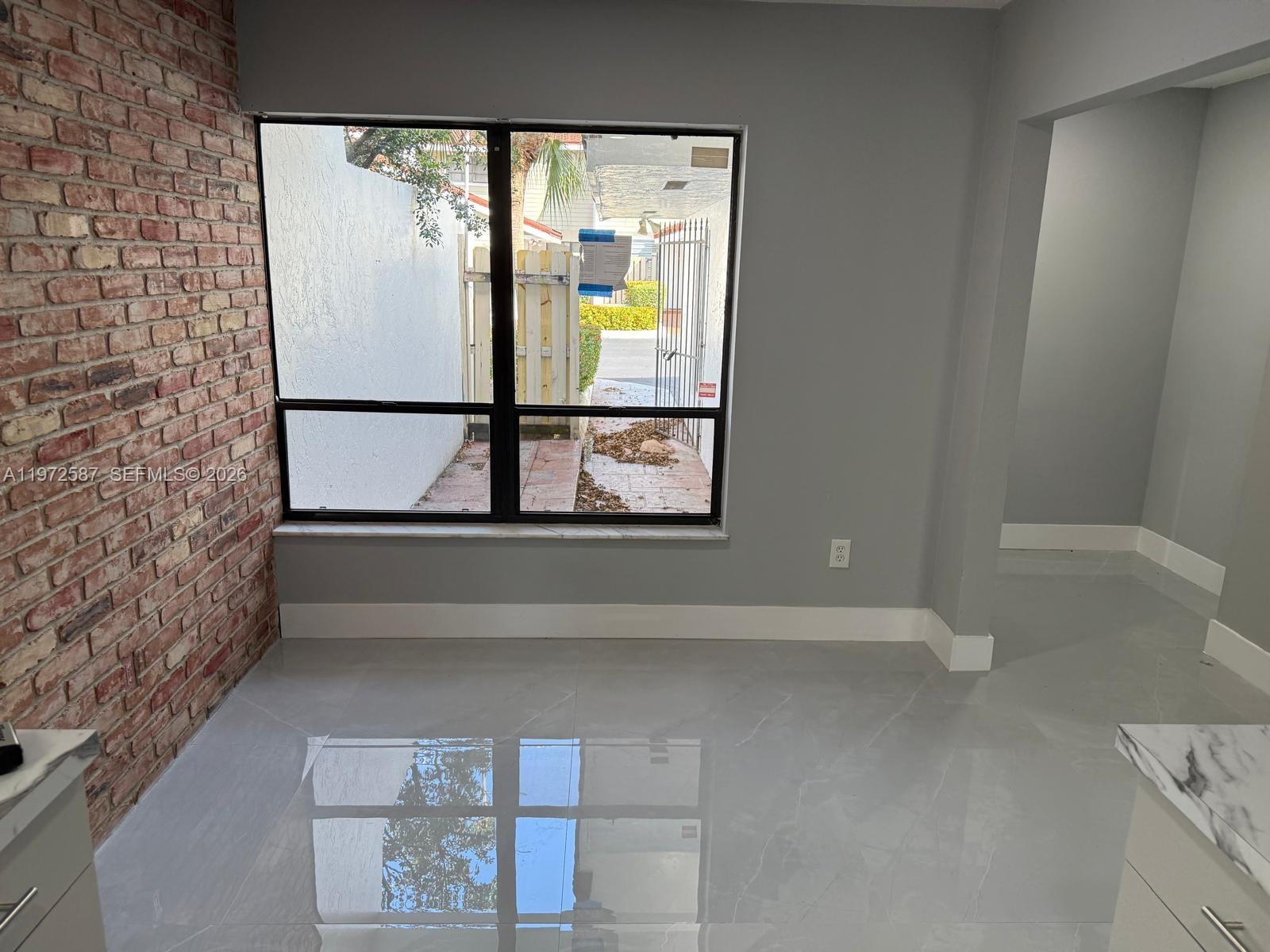 Residential Lease in Hollywood