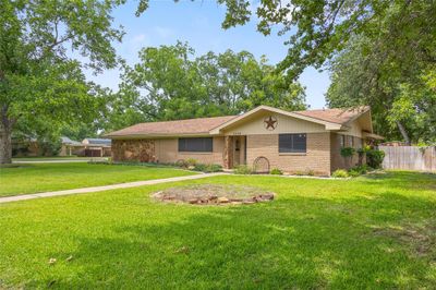 Ranch-style house featuring a front yard | Image 2