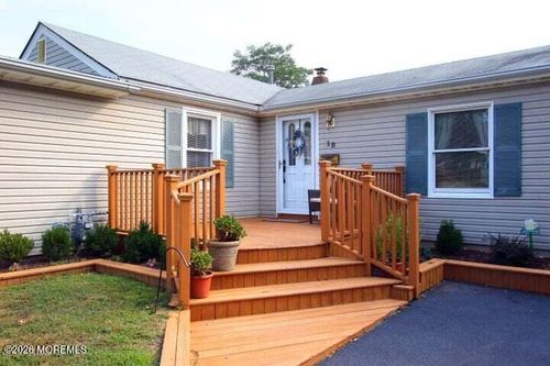 18 Mills Ave, Port Monmouth, NJ, 07758-1114 | Card Image