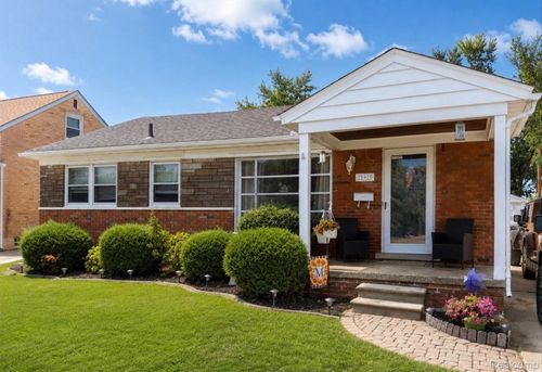 22925 Doremus St, Saint Clair Shores, MI, 48080-2749 | Card Image