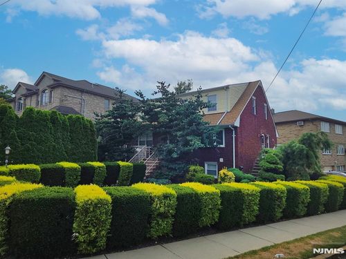 440 Hillcrest Pl, Palisades Park, NJ, 07650-2110 | Card Image