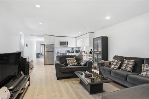 1-82 Queen St N, Hamilton, ON, L8R2V4 | Card Image