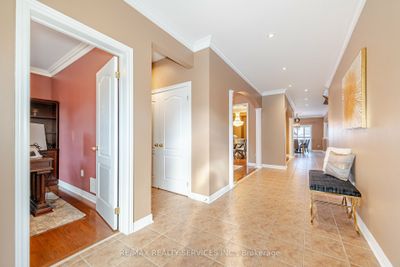 21 Crown Dr, House other with 4 bedrooms, 4 bathrooms and 6 parking in Brampton ON | Image 3