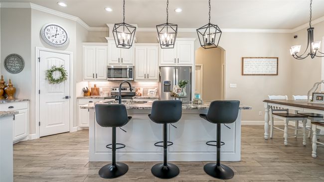 Open kitchen & dining area | Image 10