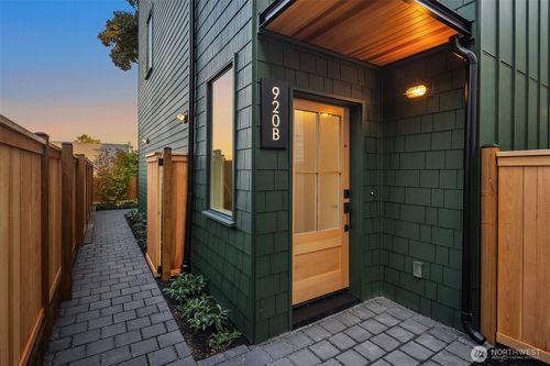 b-920 34th Ave, Seattle, WA, 98122-5135 | Card Image
