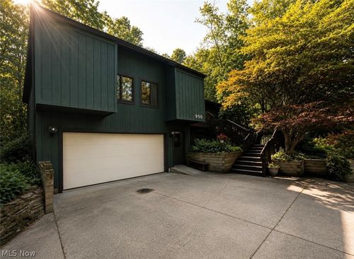 950 Kingswood Drive, Akron, OH, 44313 | Card Image