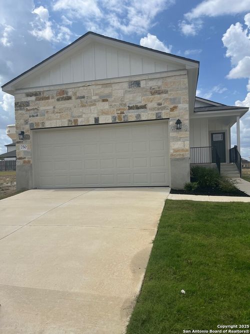 750 Whitman St, New Braunfels, TX, 78130-0611 | Card Image