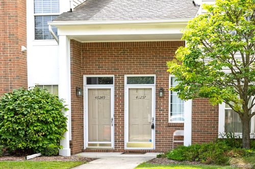 46257 Cavalier Dr, Macomb, MI, 48044-5217 | Card Image