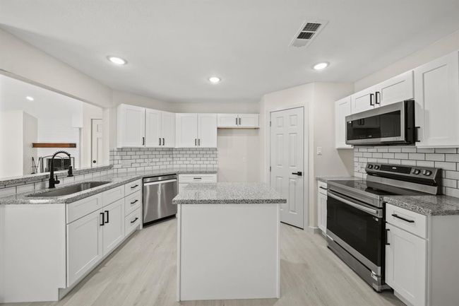 13414 Ravensway Dr, House other with 3 bedrooms, 2 bathrooms and 2 parking in Cypress TX | Image 8