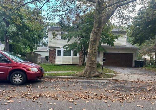 4 Shire Court, Huntington, NY, 11740 | Card Image