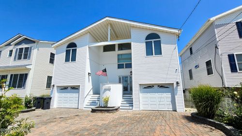 1386 Paul Blvd, MANAHAWKIN, NJ, 08050-4133 | Card Image