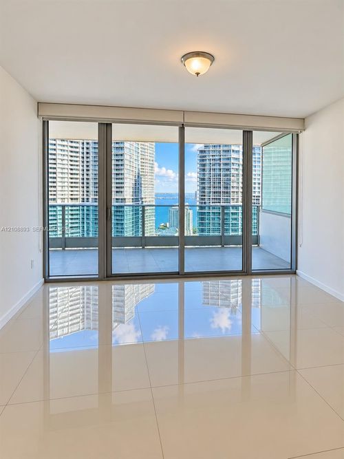 3306-200 Biscayne Boulevard Way, Miami, FL, 33131-2160 | Card Image