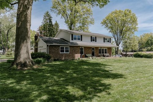 136 Blue Hill Ln, Fairlawn, OH, 44333-3420 | Card Image