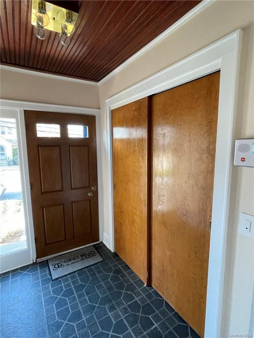 39 Archer Ave, White Plains, NY, 10603-3301 | Card Image