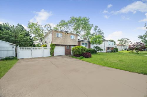 38 17th St, Deer Park, NY, 11729-3902 | Card Image