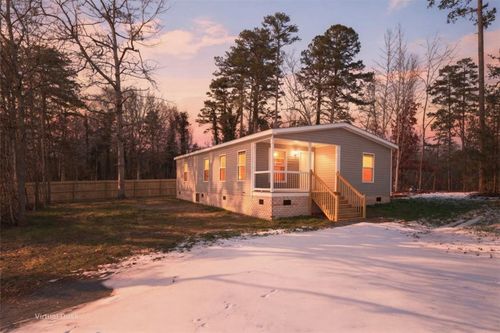 295 N Davis Dr, Fair Play, SC, 29643-2021 | Card Image
