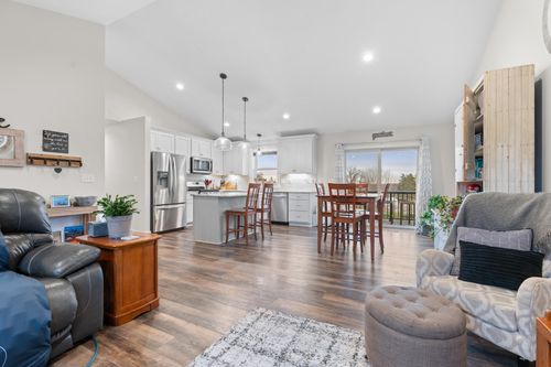 963 Golfview Ave, Zumbrota, MN, 55992-7332 | Card Image