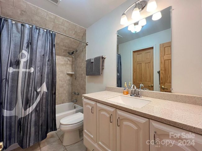 Upstairs Bathroom | Image 30