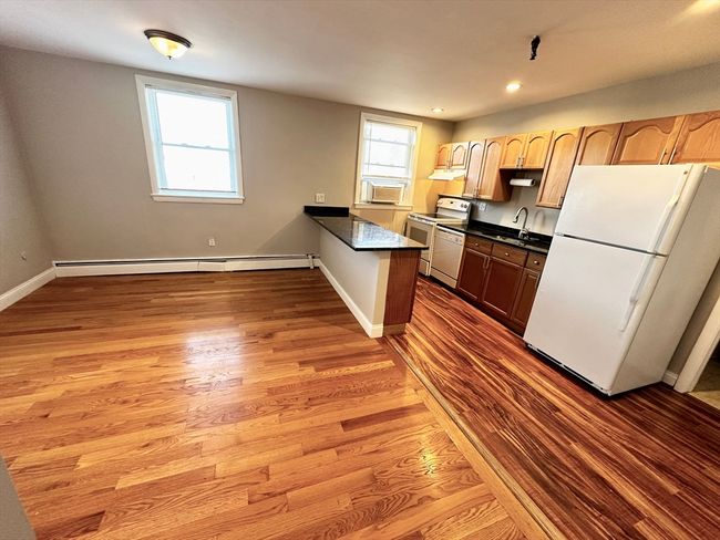 APT-1 - 730 Moody St, Condo with 2 bedrooms, 1 bathrooms and null parking in Waltham MA | Image 5