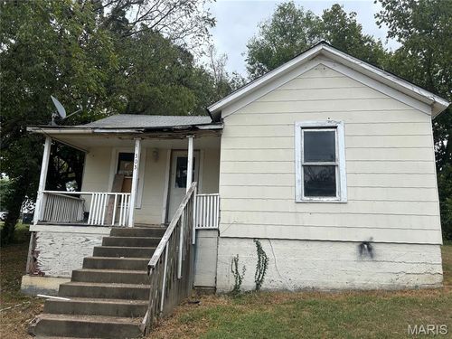 303 Cardinal St, Park Hills, MO, 63601-2279 | Card Image