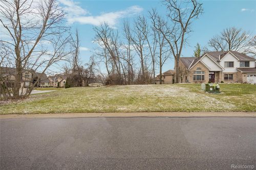 00 Forest Bay Dr, Waterford, MI, 48328 | Card Image