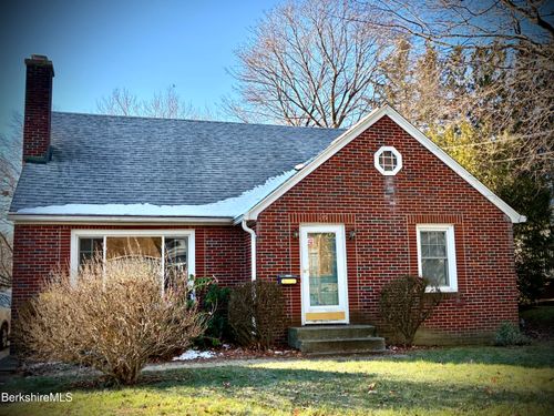 135 Allengate Ave, Pittsfield, MA, 01201-2891 | Card Image