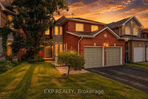 591 Plantation Gate, Newmarket, ON, L3X2C2 | Card Image