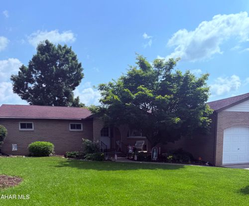 524 Elm Ln, Duncansville, PA, 16635-7074 | Card Image