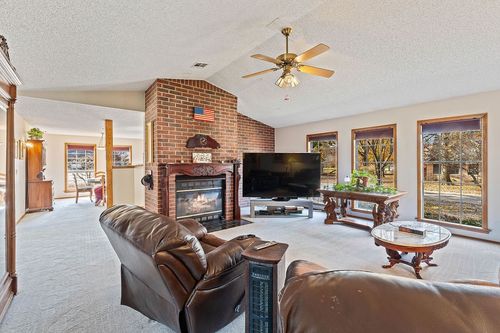 21660 Seminole Ct, Siloam Springs, AR, 72761-9642 | Card Image