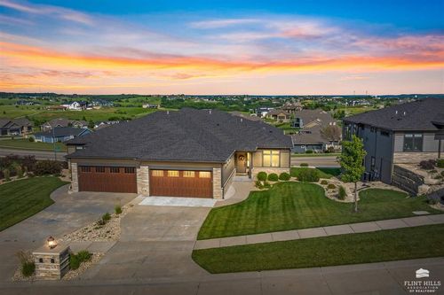 3426 Pinehurst Cir, Manhattan, KS, 66503-9817 | Card Image
