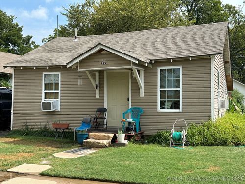 729 W 13th St, Ada, OK, 74820-6213 | Card Image