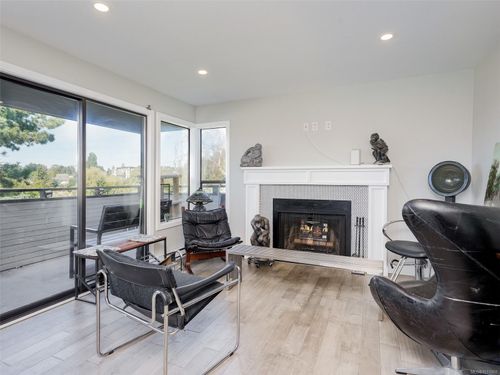 401-3274 Glasgow Ave, Saanich, BC, V8X1M2 | Card Image