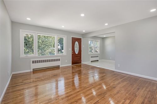 594 Fenworth Blvd, Franklin Square, NY, 11010-3545 | Card Image